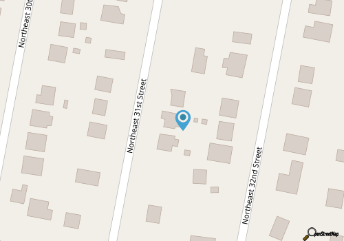 Peaceful cottage centrally located. 8 min walk to beach via scenic walkway, map location