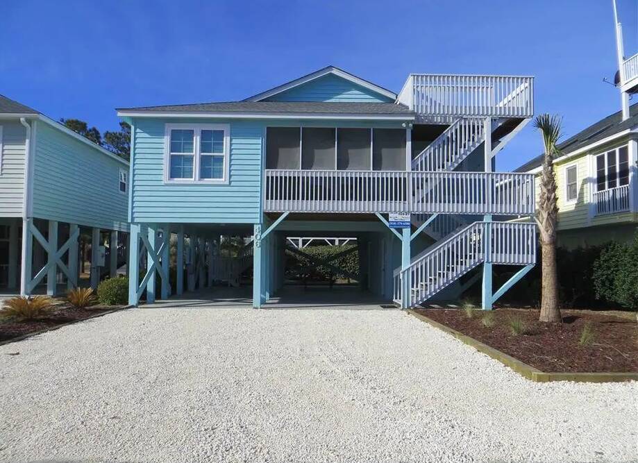 Sunset Beach Cottage just steps away fro...