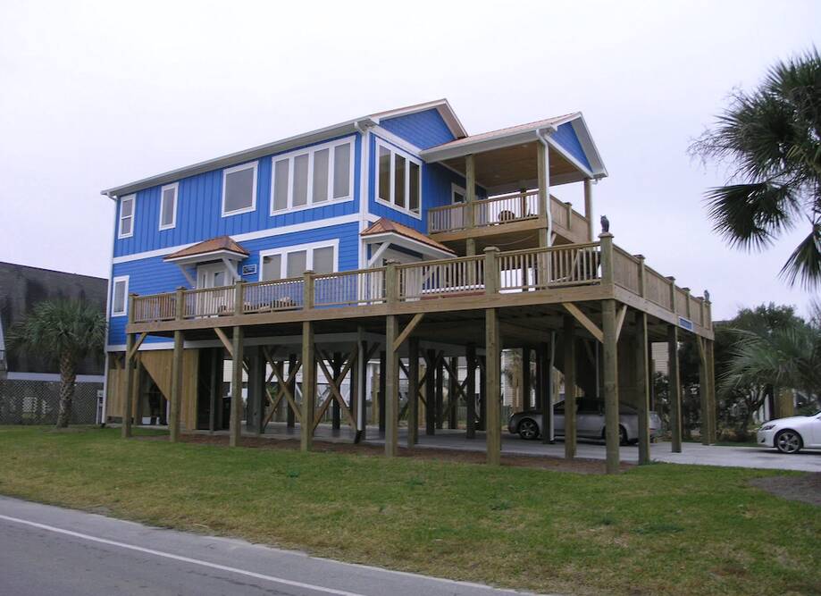 Unique Carolina Beach House - Built-in O...