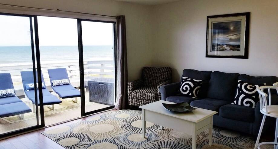 Oceanfront Condo with Great Views by Boa...