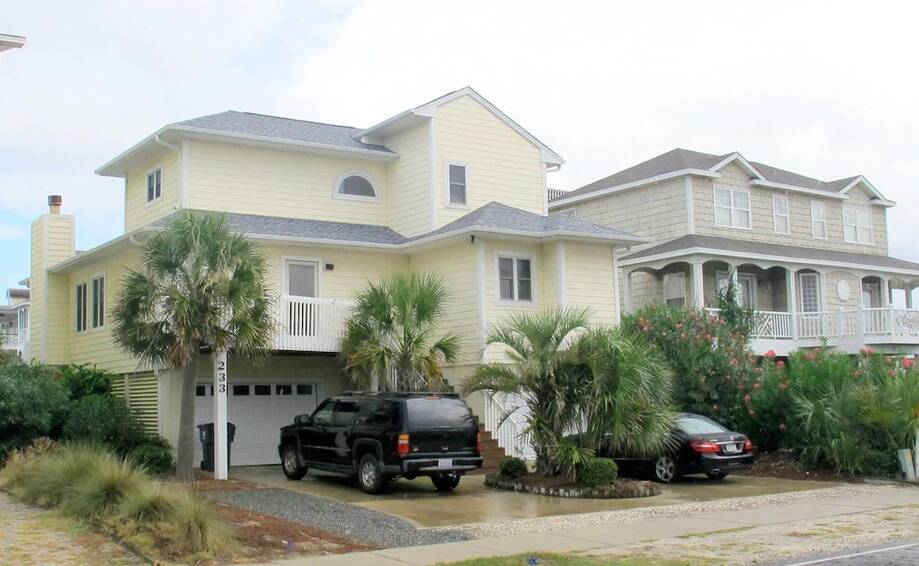 Perfect for Beach And Boating! 5 bed / 4...