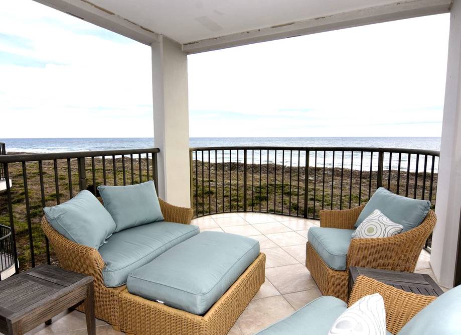 DR 1403- Beautiful Oceanfront Condo at D...