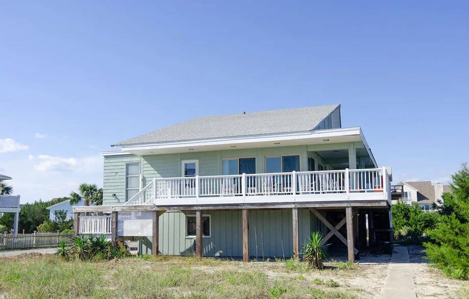 Cardwell: Nearly oceanfront single famil...