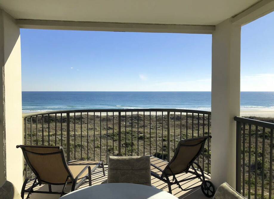 DR 1405 - Beautiful oceanfront condo wit...