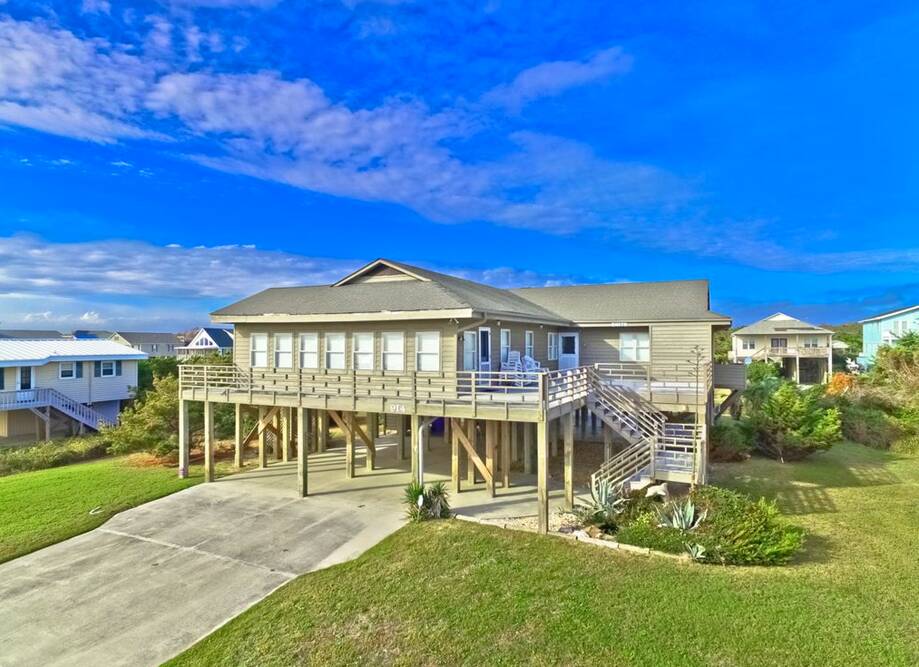 Smith's Bermuda - Located on 3 lots with...