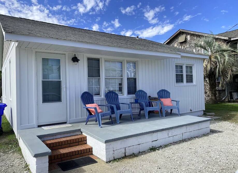 PET FRIENDLY and Steps from the Beach