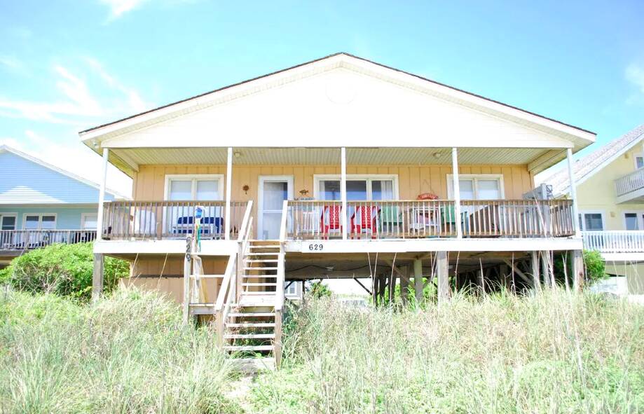 Sunny, Oceanfront House w/ Deck, Free Wi...