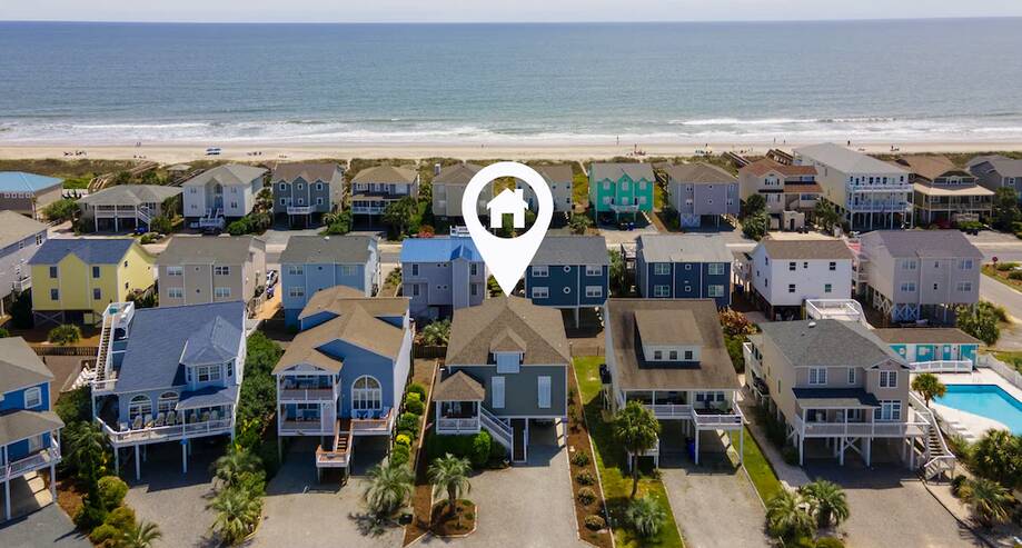 4BR beach getaway steps away from the be...