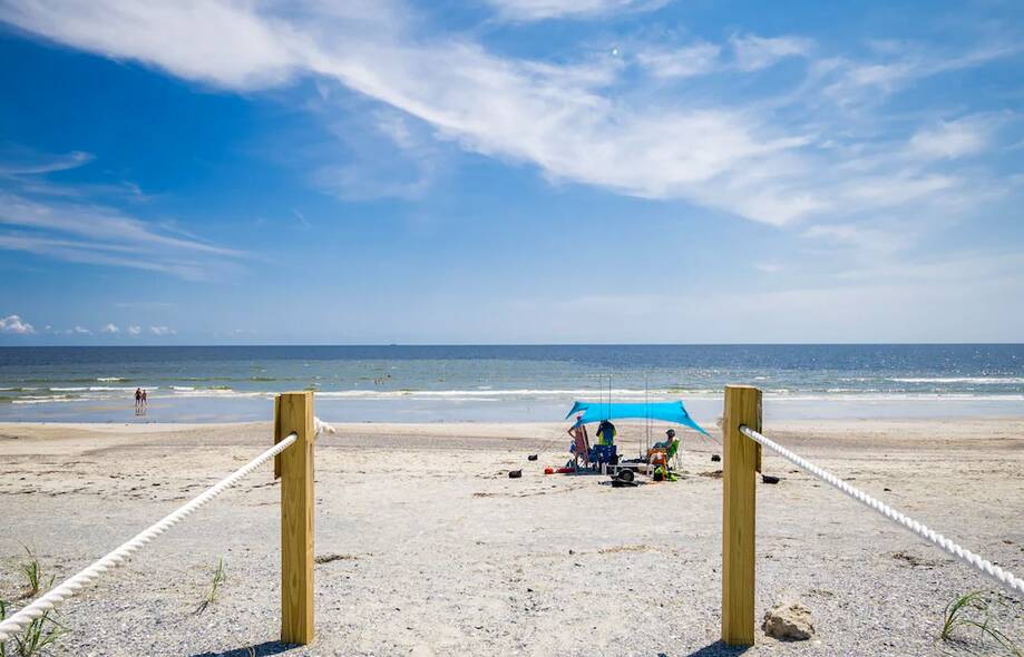 Once Upon a Tide: Spacious Oceanfront Ho...