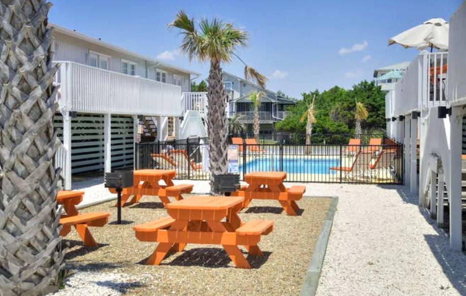 Complete Vacation Awaits You! 2 Bdrm/1 B...