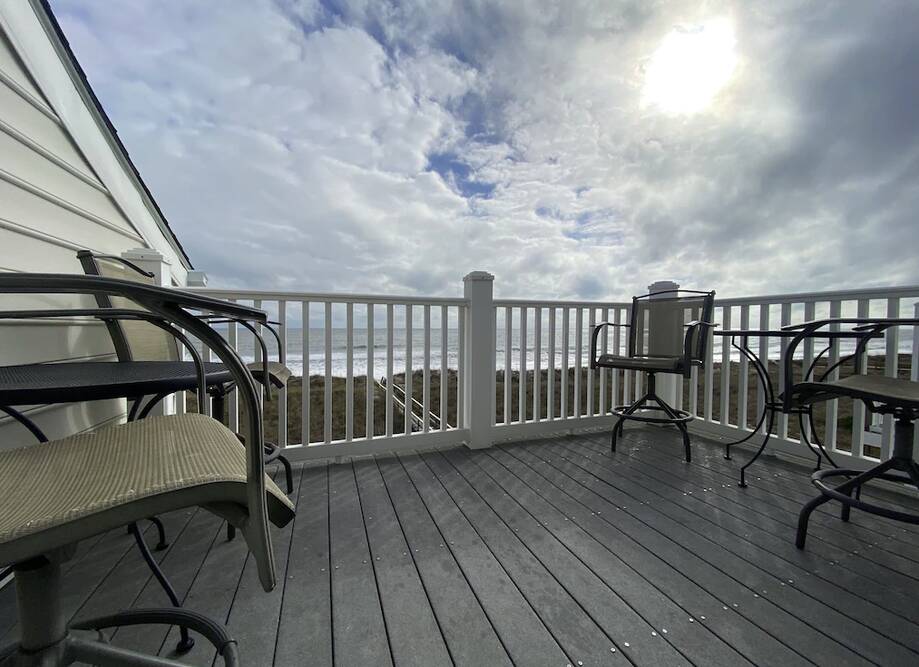 Ocean Front Condo with Private Parking &...
